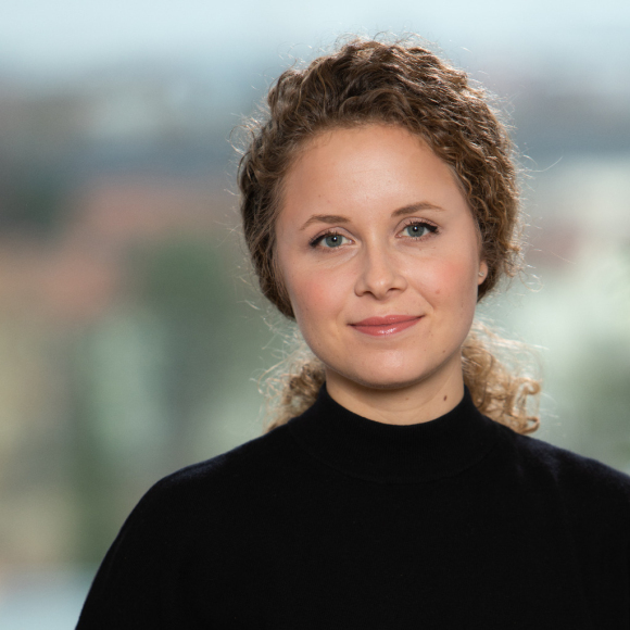 Ronja Schneider - bio picture - SH